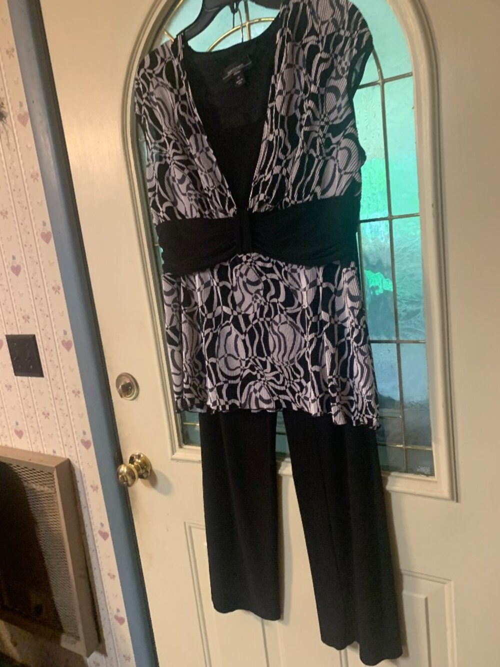 Women's R & M Richards Two Piece Black & White Pant Set